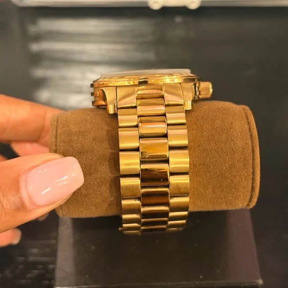 Gold Michael Kors watch - Picture 3 of 11